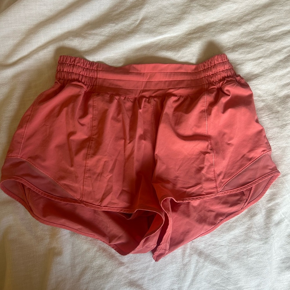 Lululemon Hotty Hot 2.5” shorts Raspberry Cream